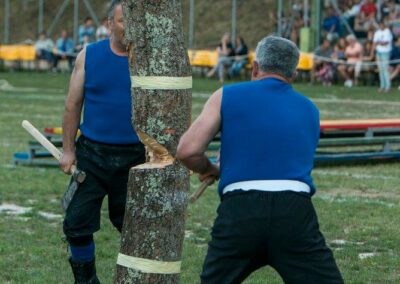 Taglio del tronco - Palio del Serafino a Sarnano